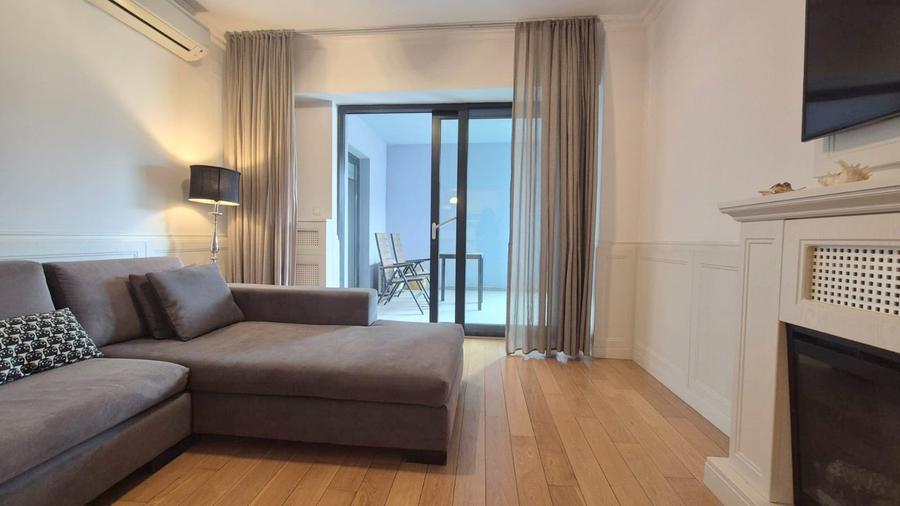 Apartament cu 3 camere semidecomandat în Aviației
