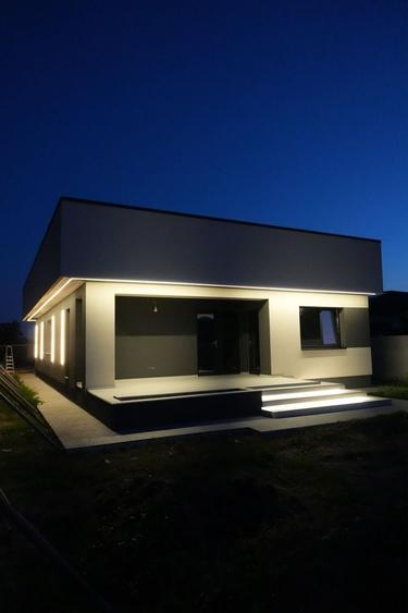 Casă individuală cu 4 camere cu Canalizare în Dragomirești-Vale