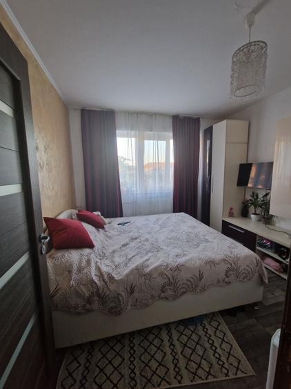 Apartament cu 2 camere decomandat în Cihei