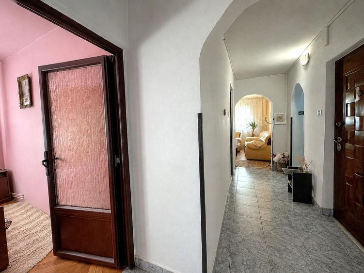 Apartament cu 4 camere decomandat în Mărăști
