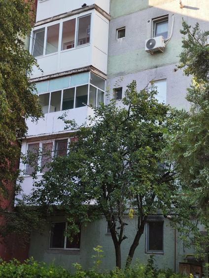Apartament cu 2 camere decomandat în Buziașului