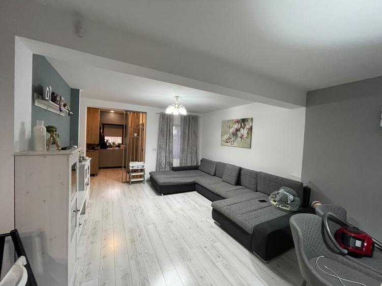 Duplex cu 4 camere cu Canalizare în Dumbrăvița