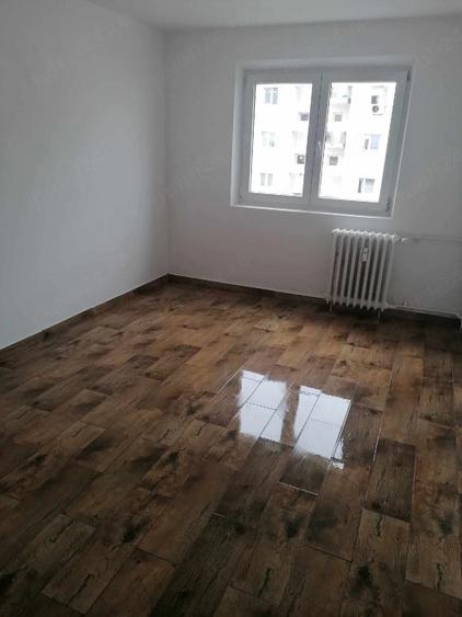 Apartament cu 4 camere decomandat în Vitan
