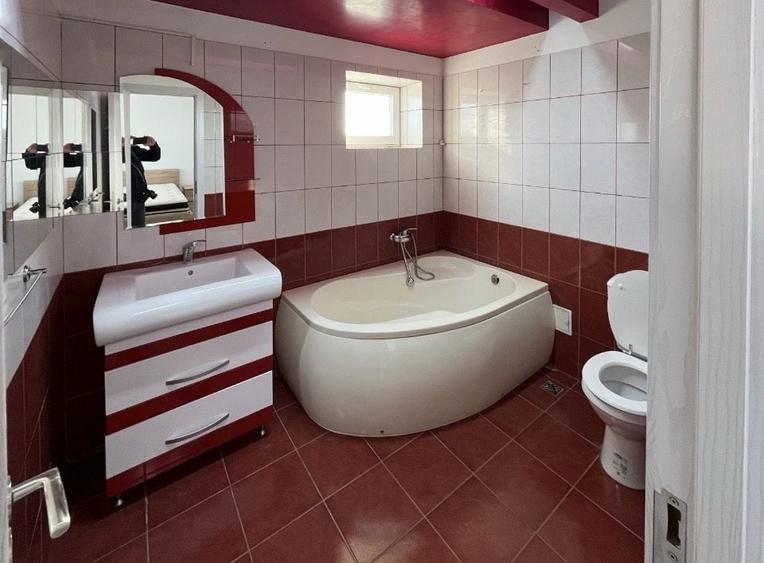 Apartament cu 3 camere decomandat în Cățelu