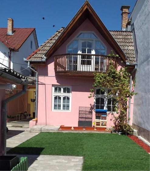 Casă individuală cu 5 camere cu Teren 229 Mp în Central