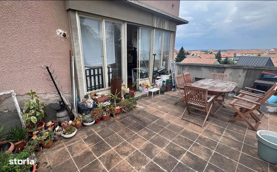 Apartament cu 4 camere în Sub Arini