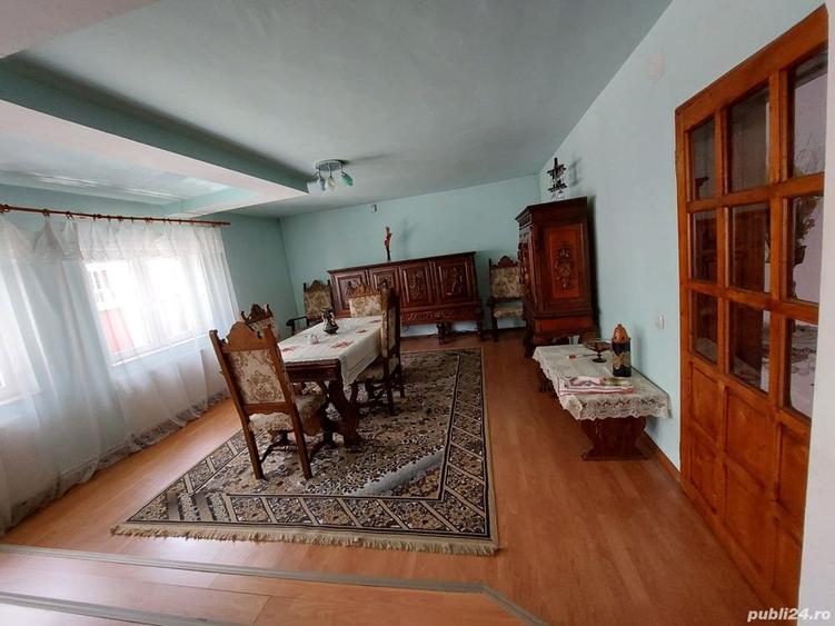 Casă cu 6 camere în Piața Centrală