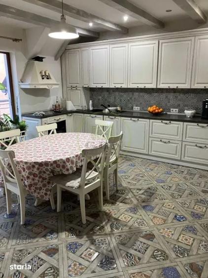 Apartament cu 5 camere în Central