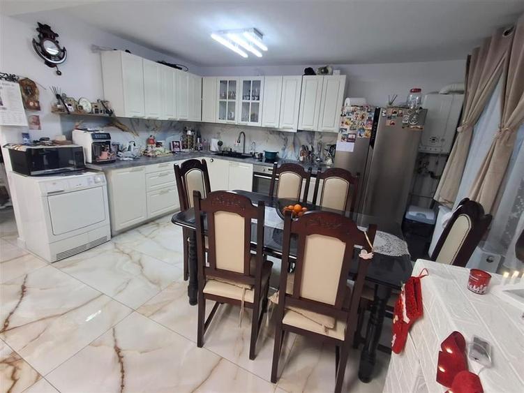 Casă individuală cu 3 camere cu Teren 270 Mp în Central