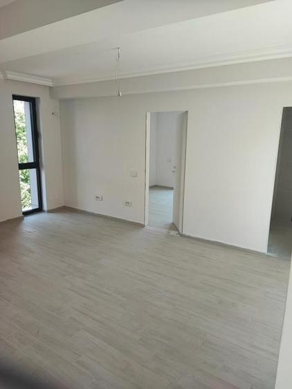 Casă cu 14 camere cu Teren 300 Mp în Floreasca