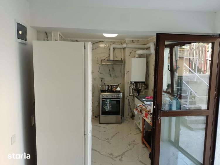 Casă cu 4 camere cu Teren 150 Mp în Vitan