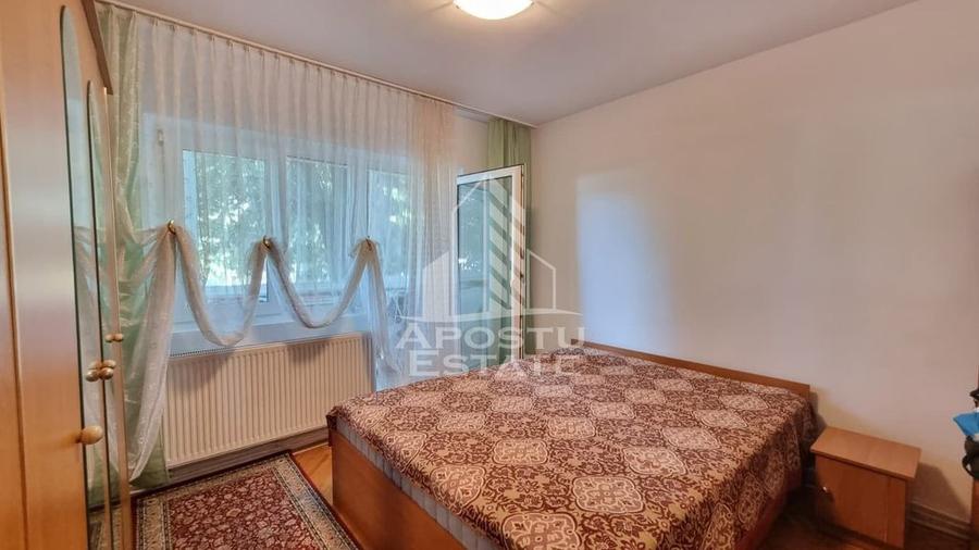 Apartament cu 3 camere decomandat în Aradului