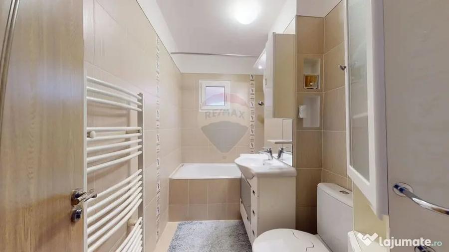 Apartament cu 3 camere semidecomandat în Centrul Istoric