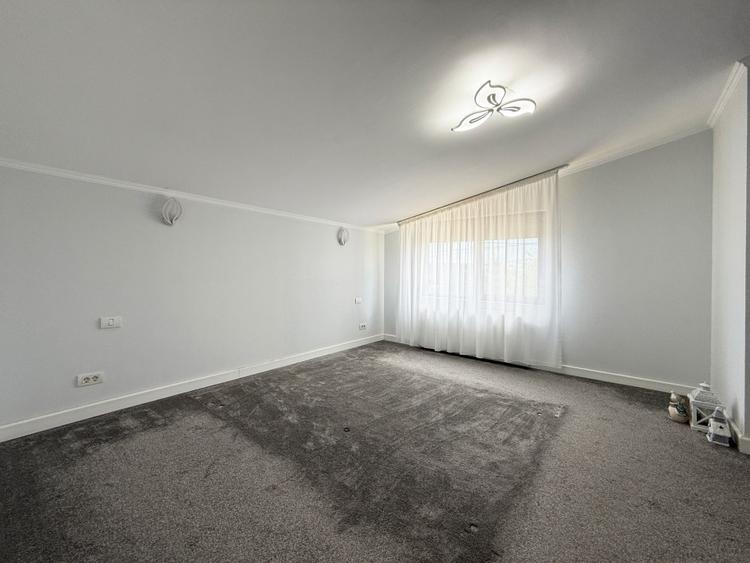 Duplex cu 7 camere cu Canalizare în Cumpăna