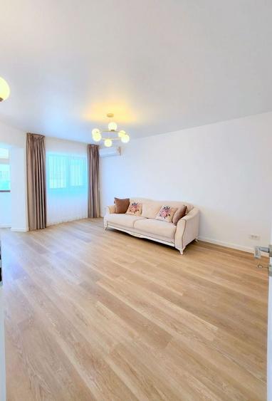 Apartament cu 3 camere decomandat în Faleză