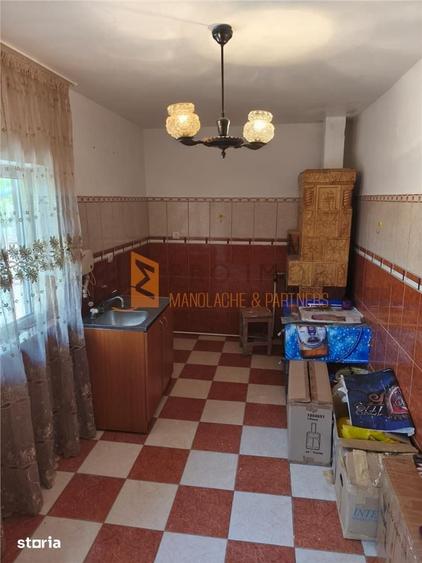 Casă cu 6 camere decomandat cu Teren 1717 Mp în Pârscov