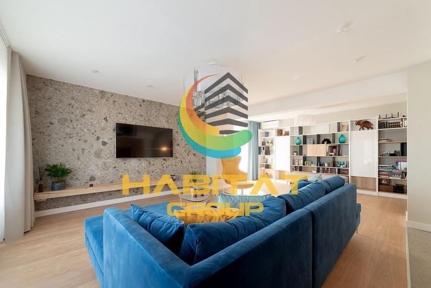 Penthouse cu 3 camere decomandat în Nord-Est