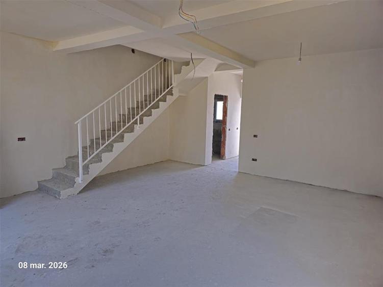 Casă cu 4 camere cu Teren 250 Mp în Valea Lupului
