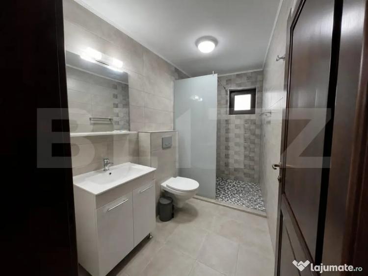 Casă cu 8 camere cu Teren 750 Mp în Tău