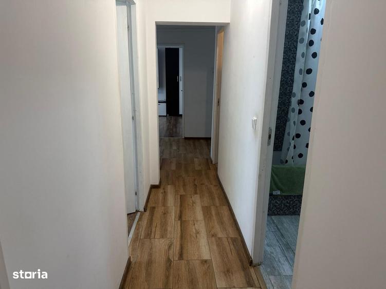 Apartament cu 3 camere decomandat în Micro 4