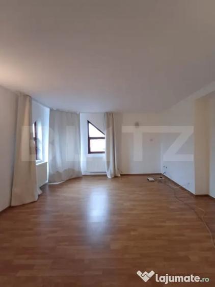 Casă cu 5 camere cu Teren 600 Mp în Central
