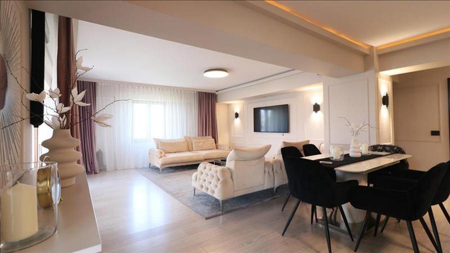 Penthouse cu 3 camere decomandat, mobilat în Palat