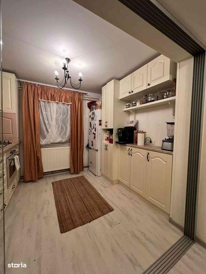 Apartament cu 3 camere, mobilat în Rovine