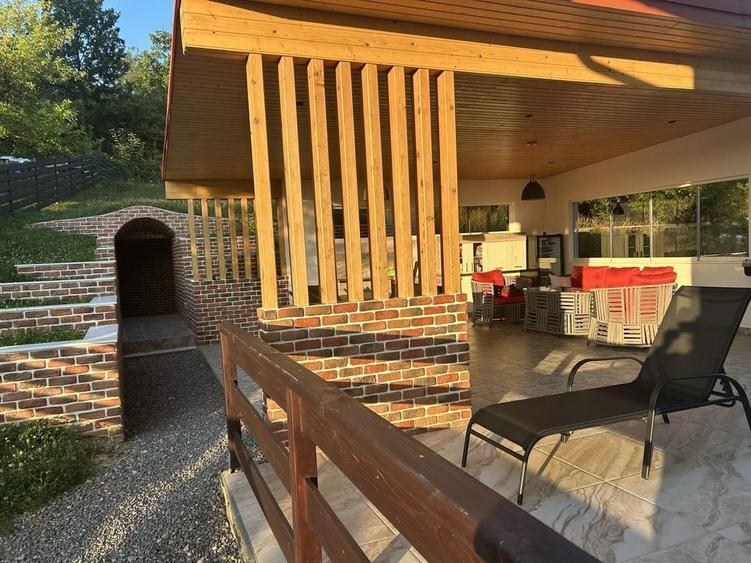 Casă cu 3 camere în Exterior Vest