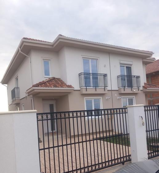 Casă cu 4 camere în Sânandrei
