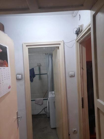 Apartament cu 3 camere semidecomandat în Pajura