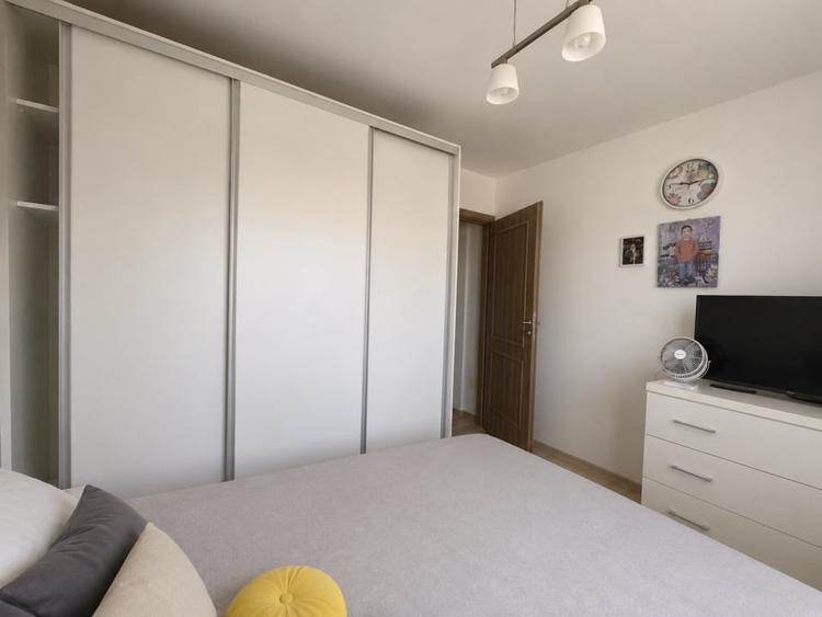 Apartament cu 2 camere decomandat, mobilat în Valea Rosie