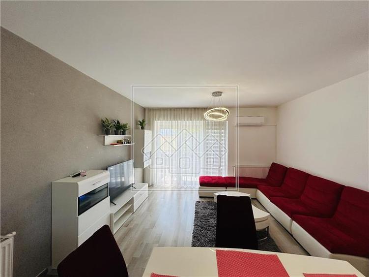 Apartament cu 3 camere decomandat în Exterior Sud