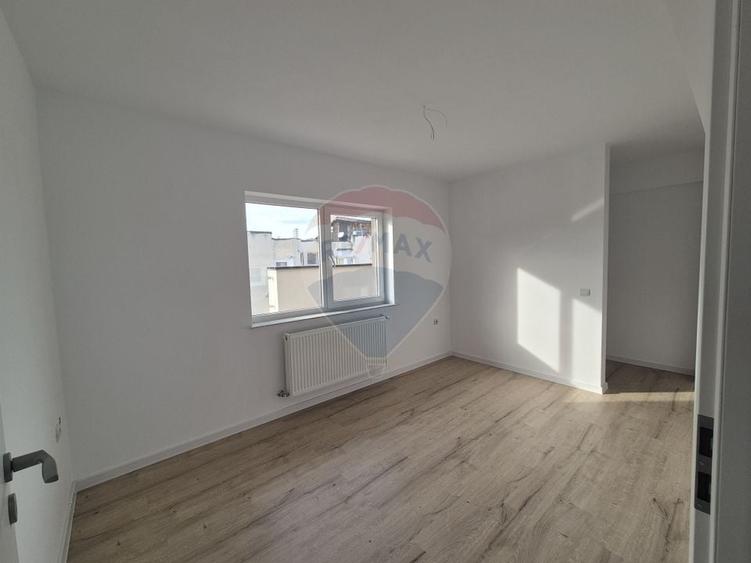 Penthouse cu 4 camere decomandat în Kogălniceanu