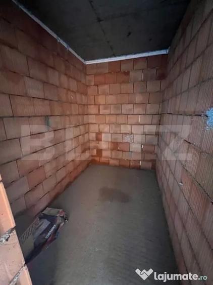 Apartament cu 3 camere semidecomandat în Între Lacuri