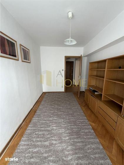 Apartament cu 3 camere, mobilat în Republicii