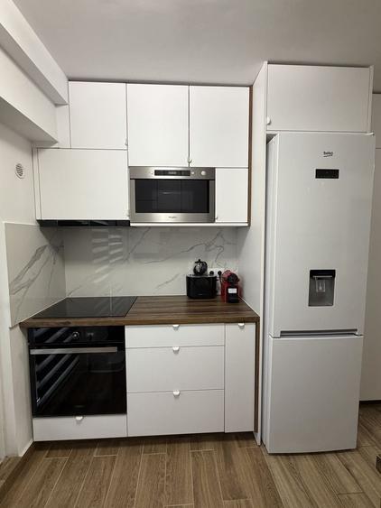Apartament cu 3 camere decomandat în Republicii