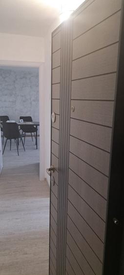 Apartament cu 3 camere decomandat în Rovine
