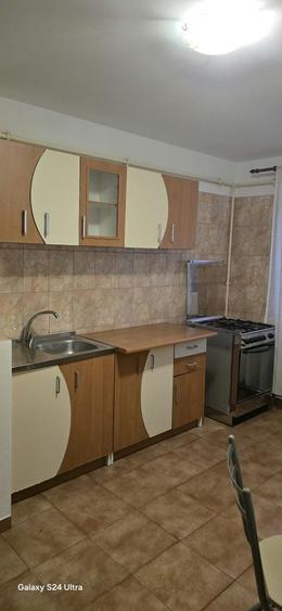Apartament cu 2 camere semidecomandat în Micro 11