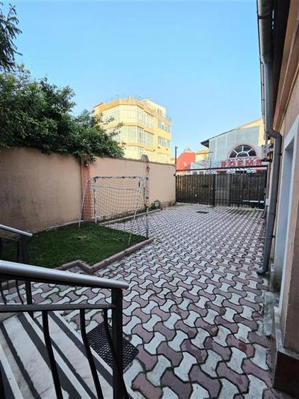 Casă cu 5 camere cu Canalizare în Central