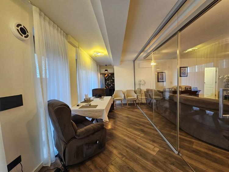 Apartament cu 3 camere decomandat, mobilat în Carrefour