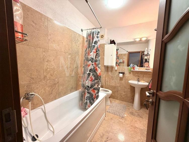 Apartament cu 3 camere semidecomandat în Florești
