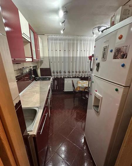 Apartament cu 4 camere decomandat în Titan
