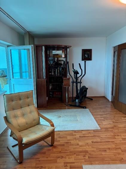 Apartament cu 3 camere decomandat, mobilat în Capitol