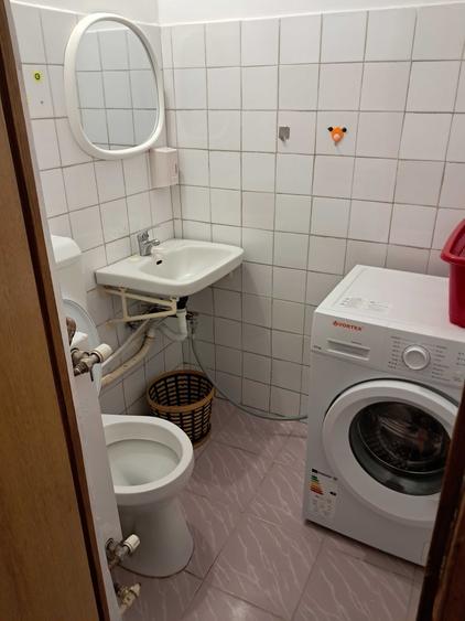 Apartament cu 3 camere decomandat în Exterior Vest