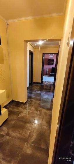 Apartament cu 4 camere semidecomandat în Confecții