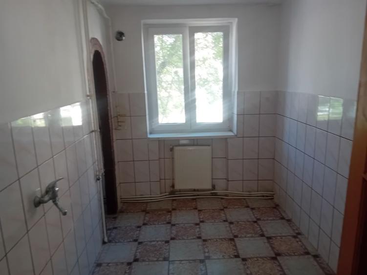Apartament cu 3 camere decomandat în Calea Romanului