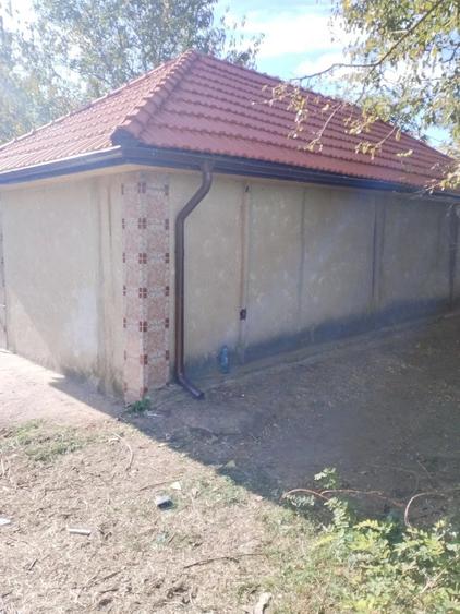 Casă cu 4 camere cu Teren 1485 Mp în Răzoarele
