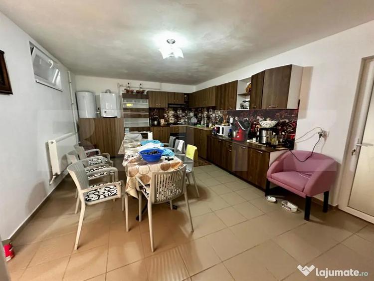 Casă cu 8 camere cu Teren 1000 Mp în Bărăbanț