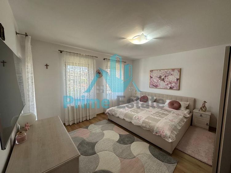 Duplex cu 5 camere cu Canalizare în Florești