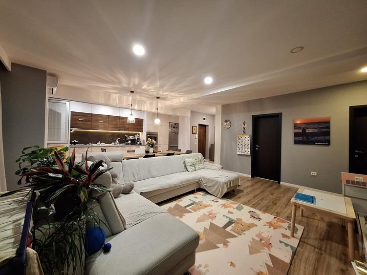 Apartament cu 3 camere semidecomandat, mobilat în Florești — fotografia 3